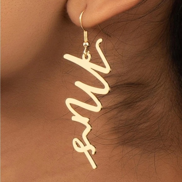 “Mrs” bride bridal drop earrings - Picture 1 of 4